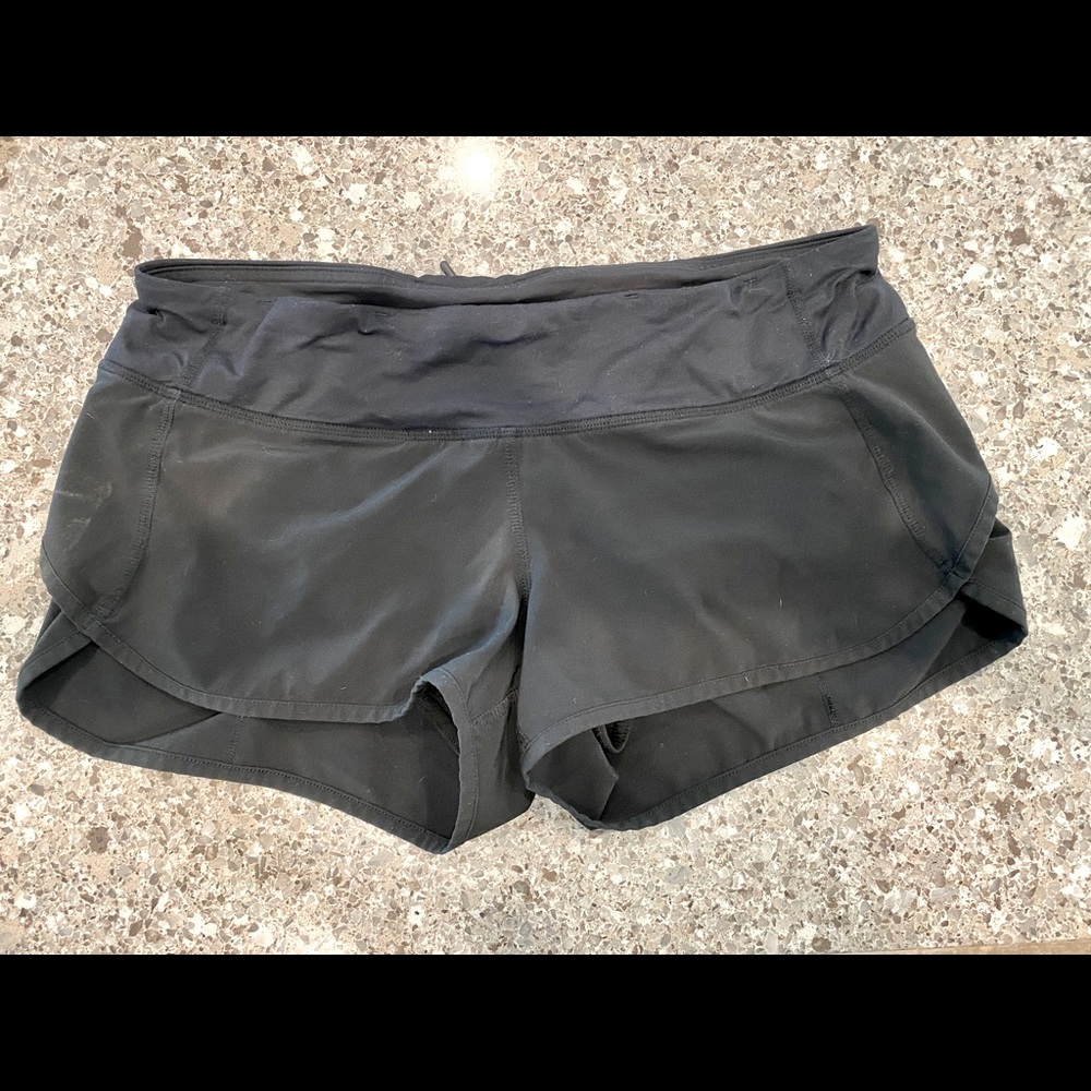 🍋 LuLulemon Speed Up Shorts 2.5” Size 6